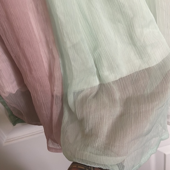 Flowy sheer pink and green skirt - Picture 3 of 5